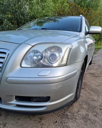 Toyota Avensis cena 8750 przebieg: 446000, rok produkcji 2005 z Sochaczew małe 172